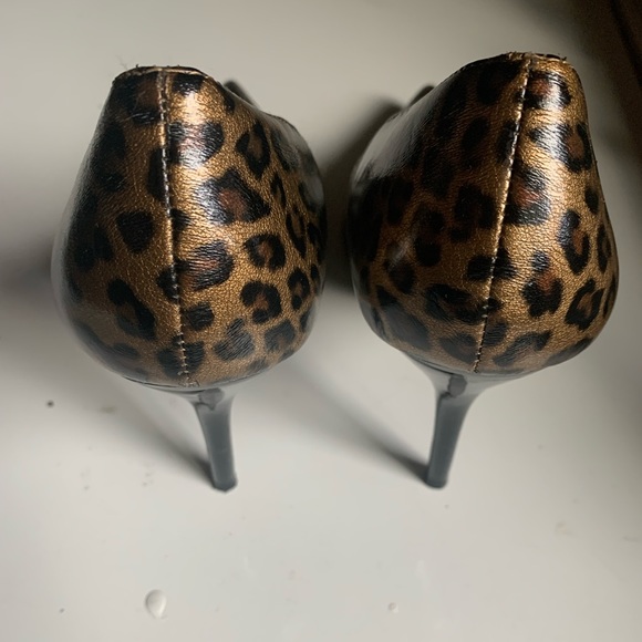 Wet Seal Leopard Print Pointed Toe Heels Size 8 - Picture 3 of 5